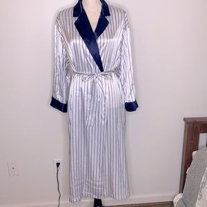 Parisian Signature Blue and White Lightweight Long Robe Size Medium